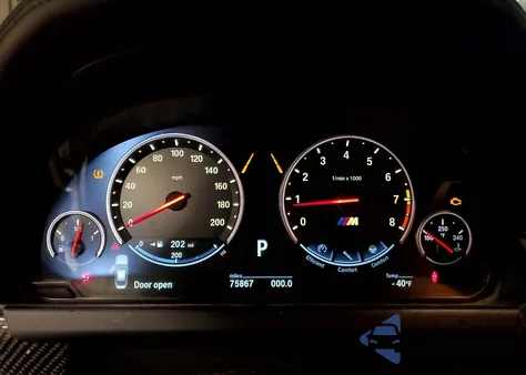 2016 BMW M6 Gran Coupe z USA, uszkodzony, nr VIN WBS6E9C54GGF92636